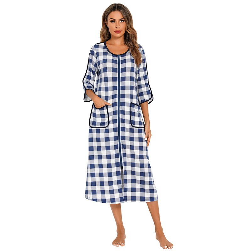 Lena | Women’s long bathrobe with hood, zipper closure and side pockets