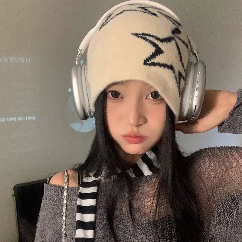 Sai | Women’s beanie hat with bold star pattern
