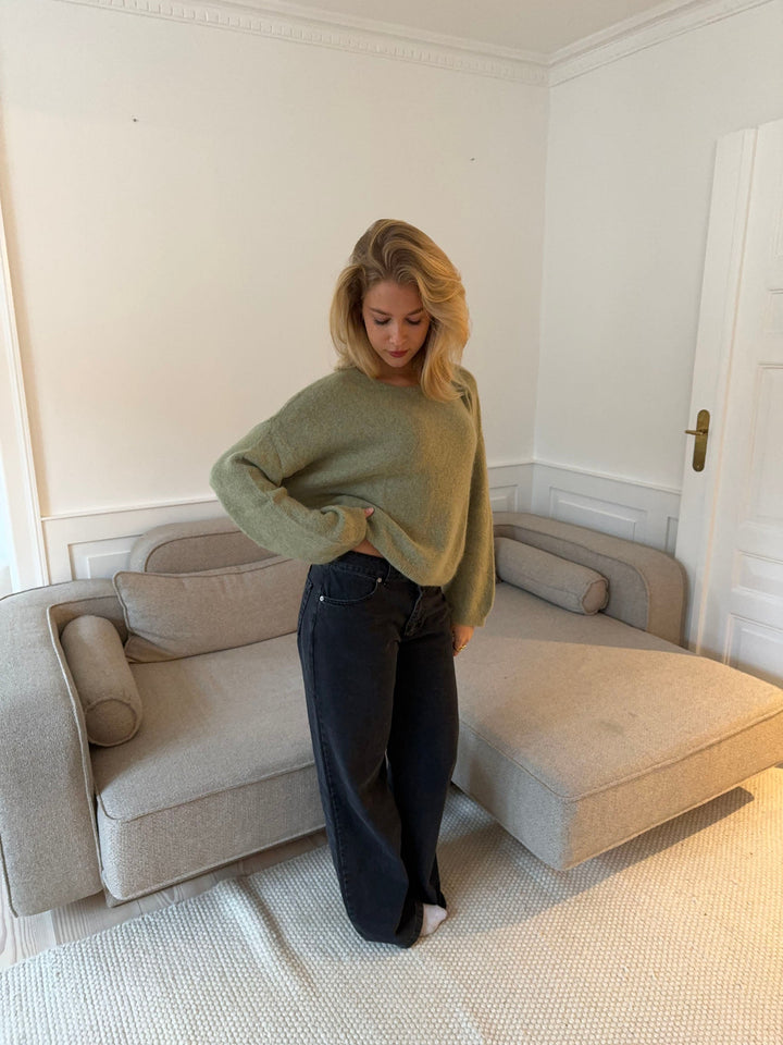 Ivy | Women’s knit sweater with oversized fit design