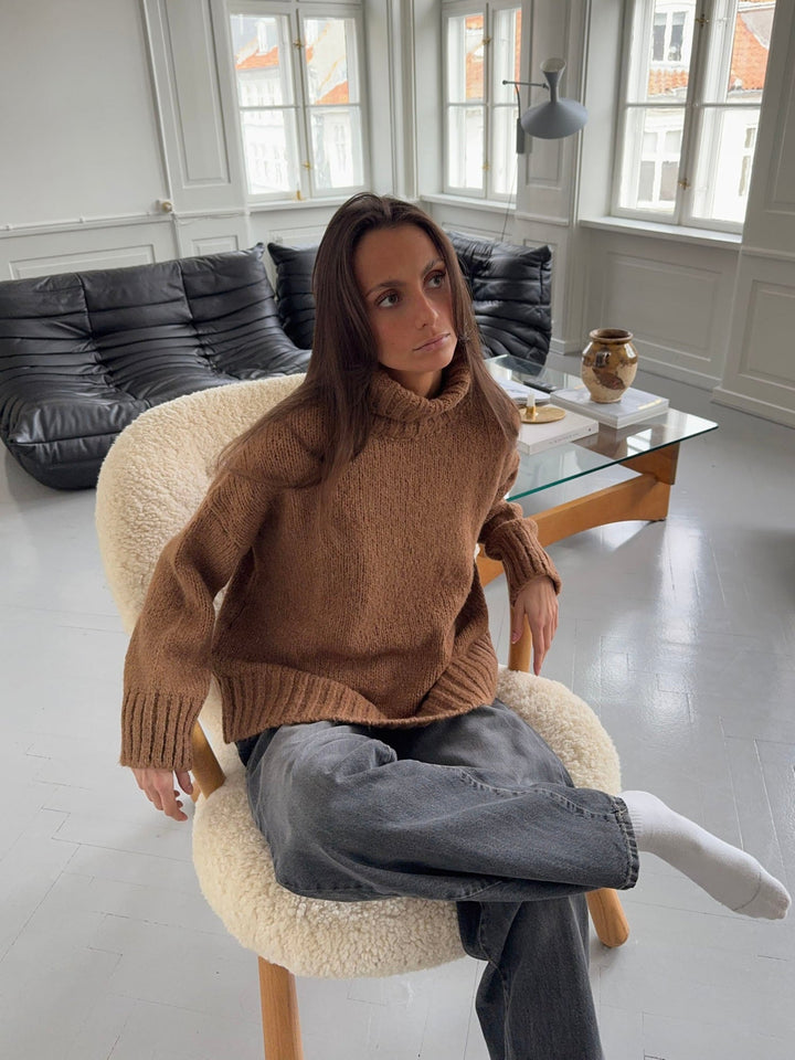 Yani | Women’s turtleneck sweater with ribbed hem design