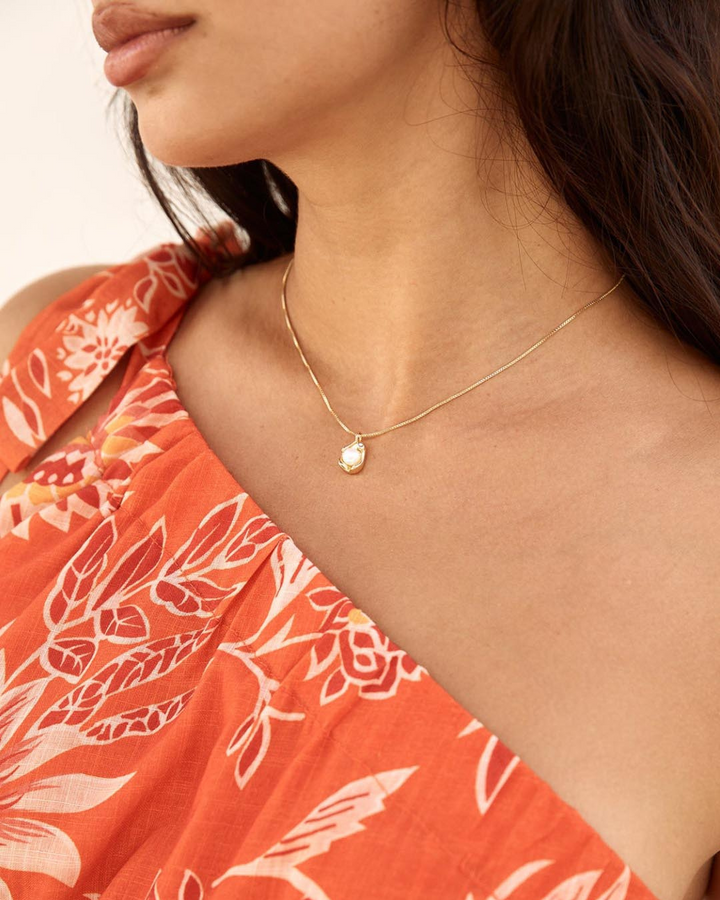 Rowan | Women’s pearl pendant necklace with delicate gold chain