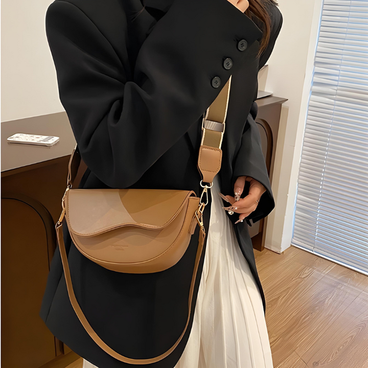 Amayya | Women's minimalist saddle bag with magnetic flap