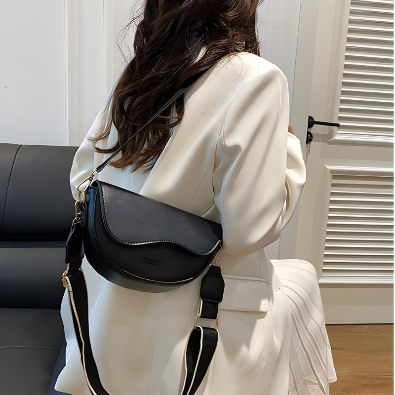 Amayya | Women's minimalist saddle bag with magnetic flap