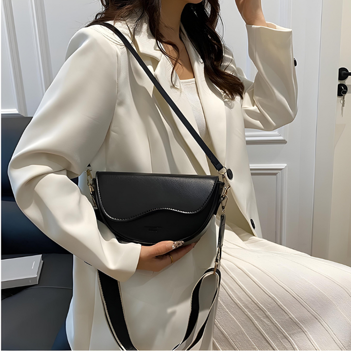 Amayya | Women's minimalist saddle bag with magnetic flap