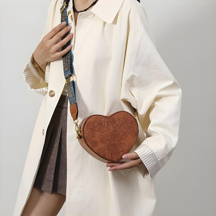 Viva | Women's heart-shaped bag with compact structure