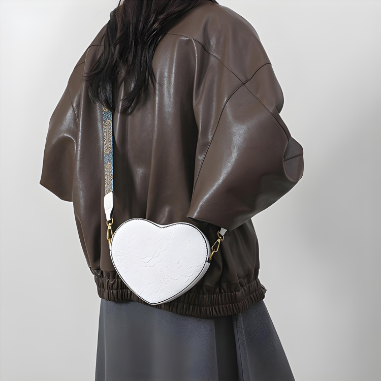 Viva | Women's heart-shaped bag with compact structure