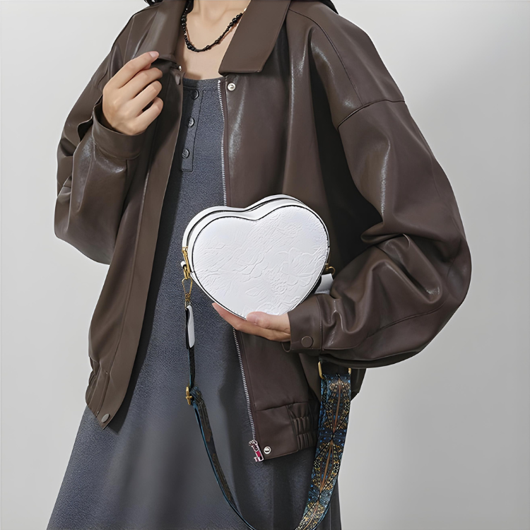 Viva | Women's heart-shaped bag with compact structure