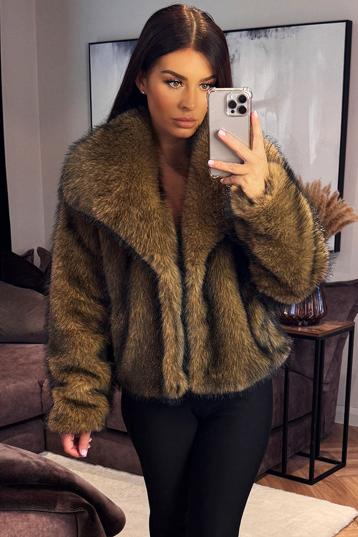 Cloverly | Women’s short plush faux fur jacket