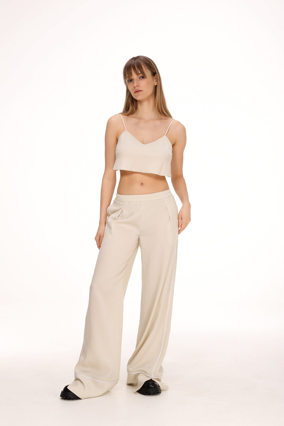 Sammy | Women’s crop top with satin straps and relaxed fit