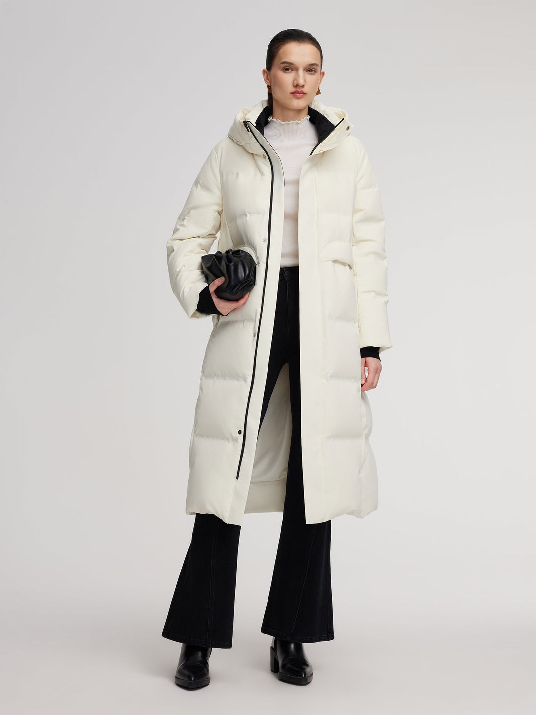 Saelyn | Women’s long hooded winter coat with a streamlined, insulated silhouette