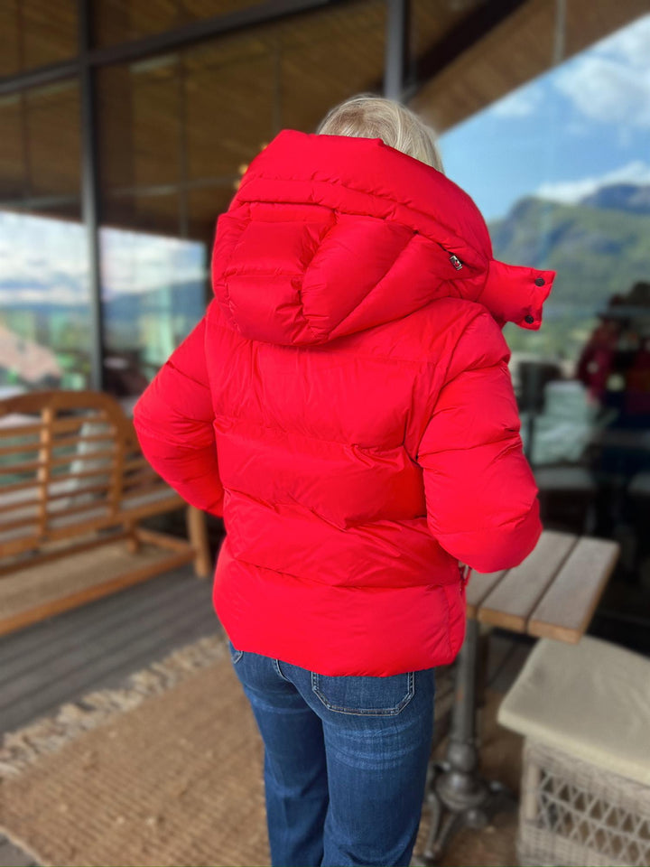 Corinelle | Women’s short hooded jacket with a structured water-resistant silhouette