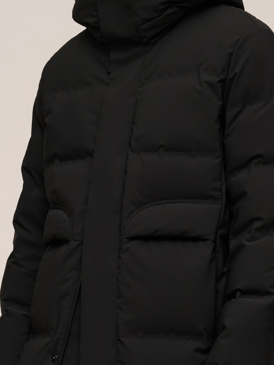 Saelyn | Women’s long hooded winter coat with a streamlined, insulated silhouette