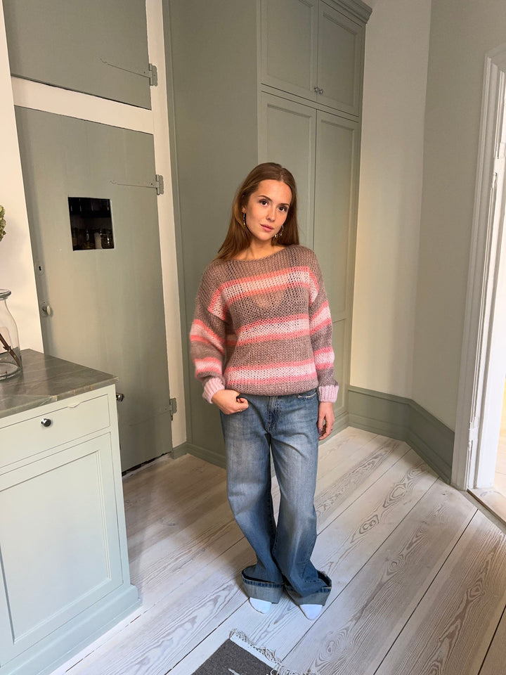 Elowen | Women’s knit sweater with striped waist design