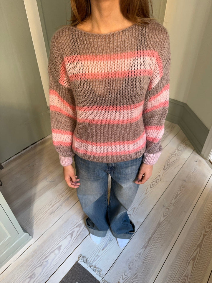 Elowen | Women’s knit sweater with striped waist design