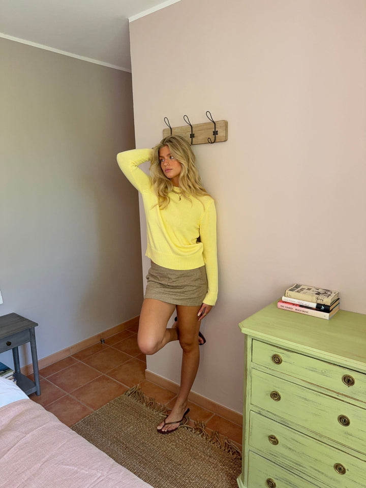 Ellis | Women’s knit sweater with crew neckline design